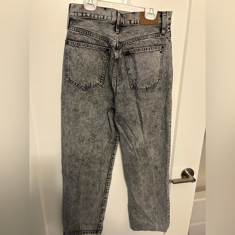 Like New Madewell Perfect Vintage Straight Leg Jeans in Acid Wash - Picture 8 of 11
